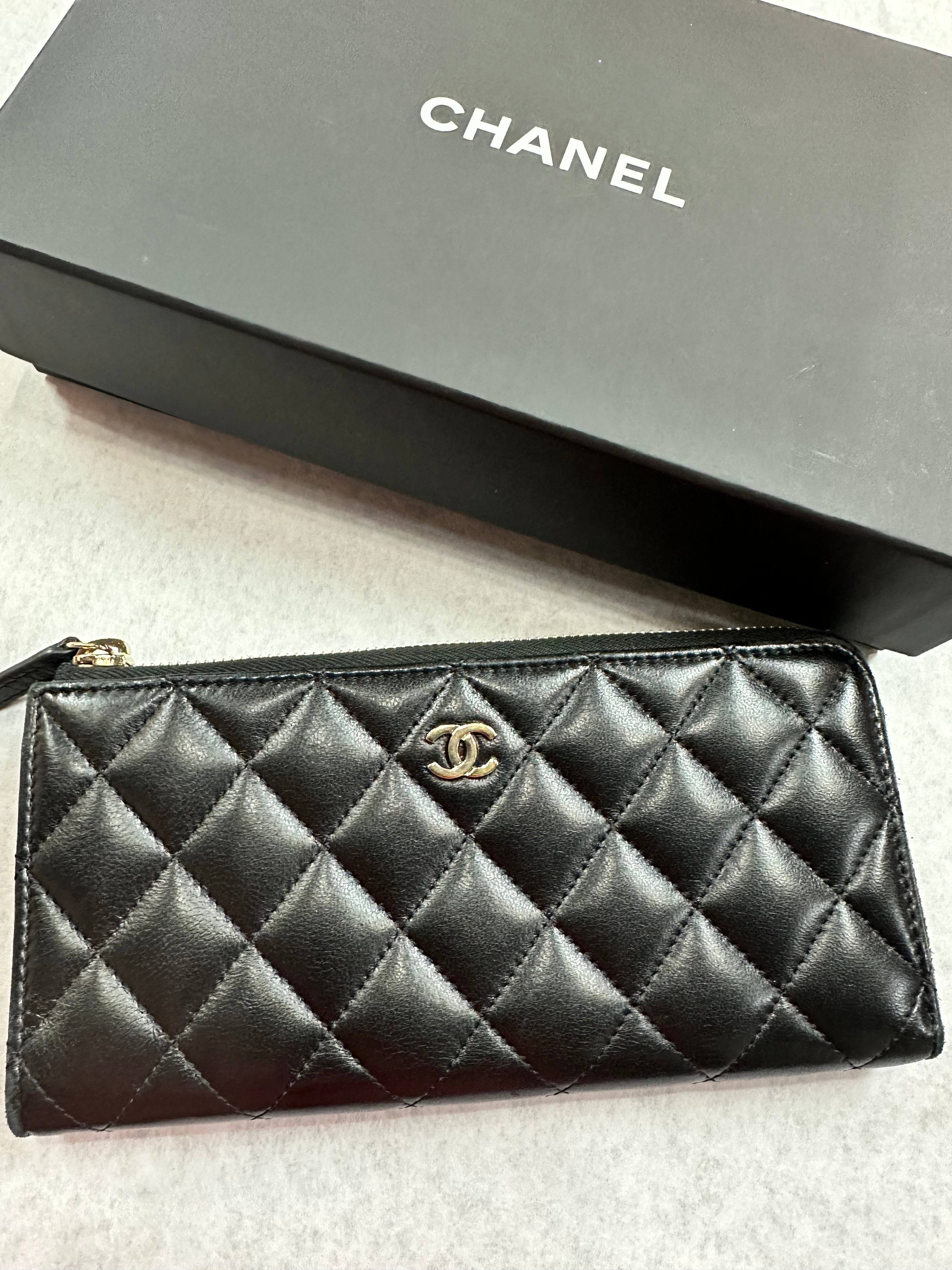 Chanel Lambskin Quilted Chanel 19 Zip Card Holder Wallet Black