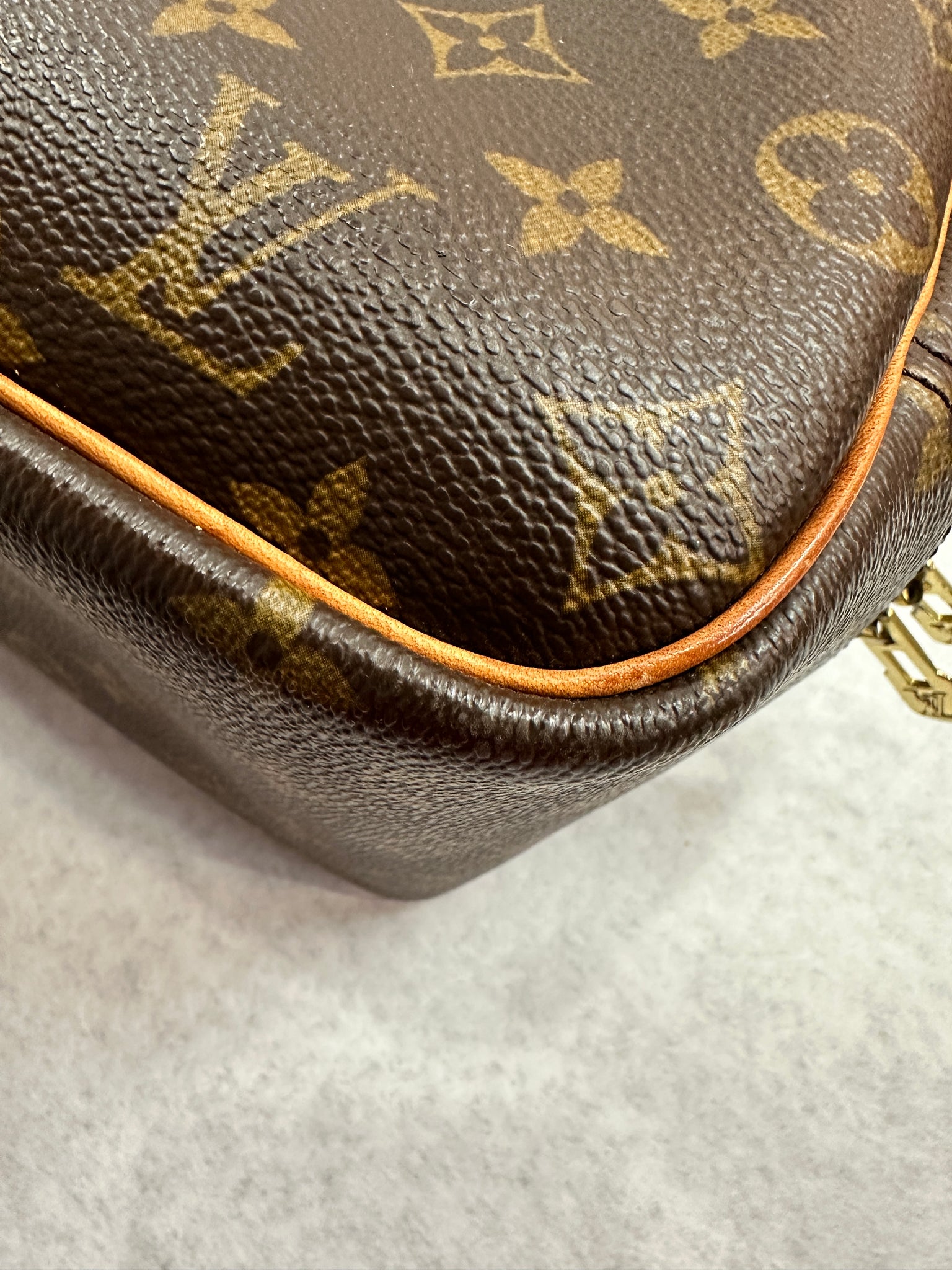 Authentic Louis Vuitton Monogram Deauville Vanity Bag Handbag Toiletry –  Relics to Rhinestones