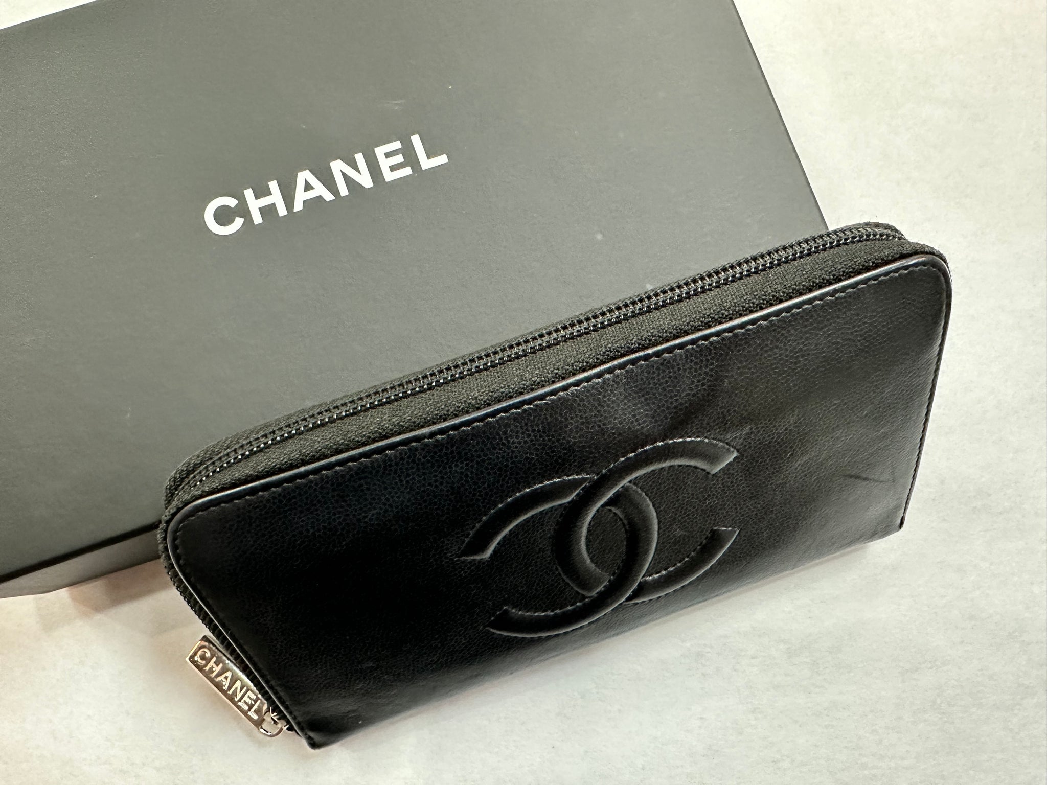 Chanel Black Lambskin Small Classic Flap Bag ○ Labellov ○ Buy and Sell Authentic  Luxury