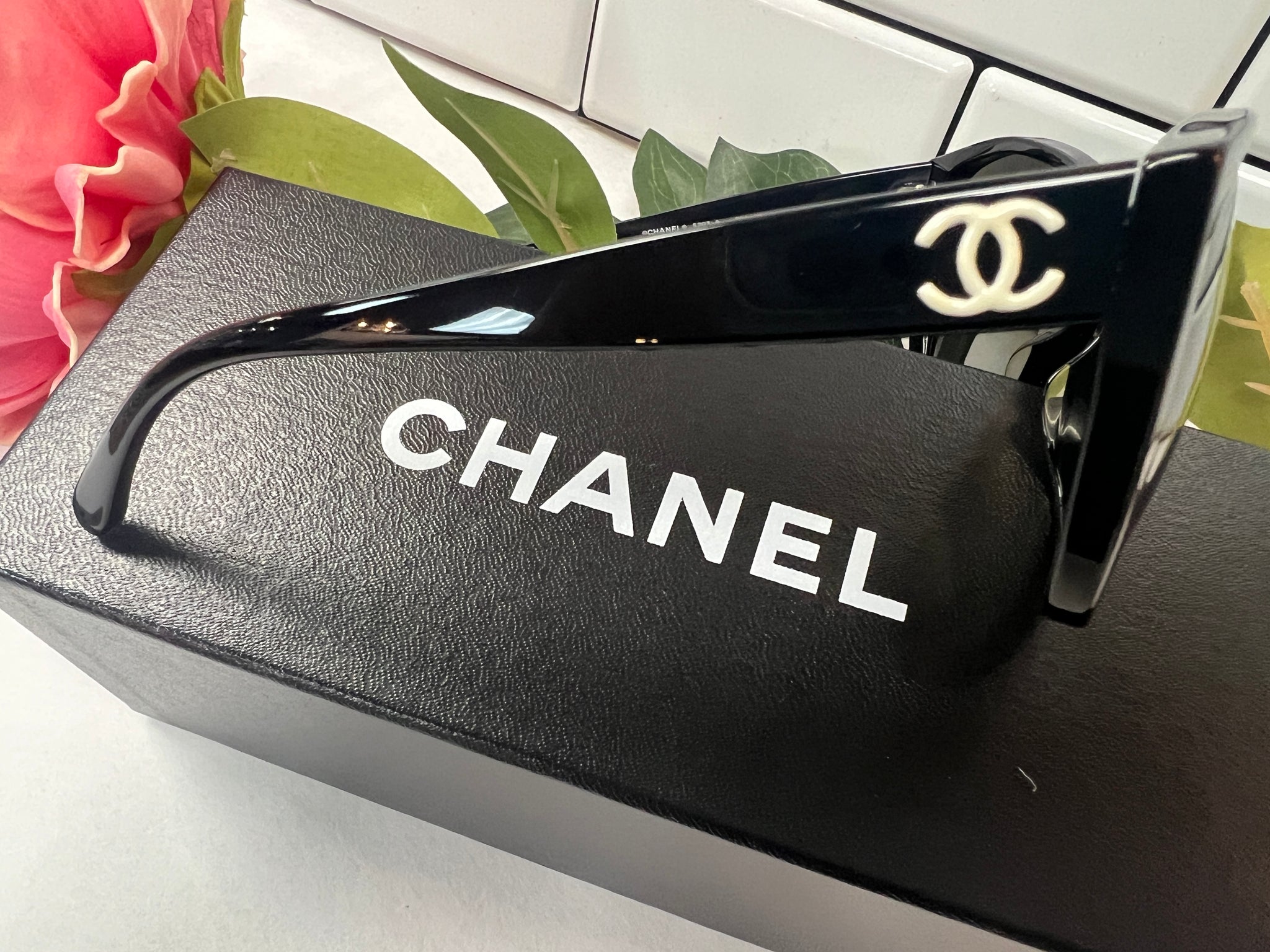 preowned authentic chanel sunglasses