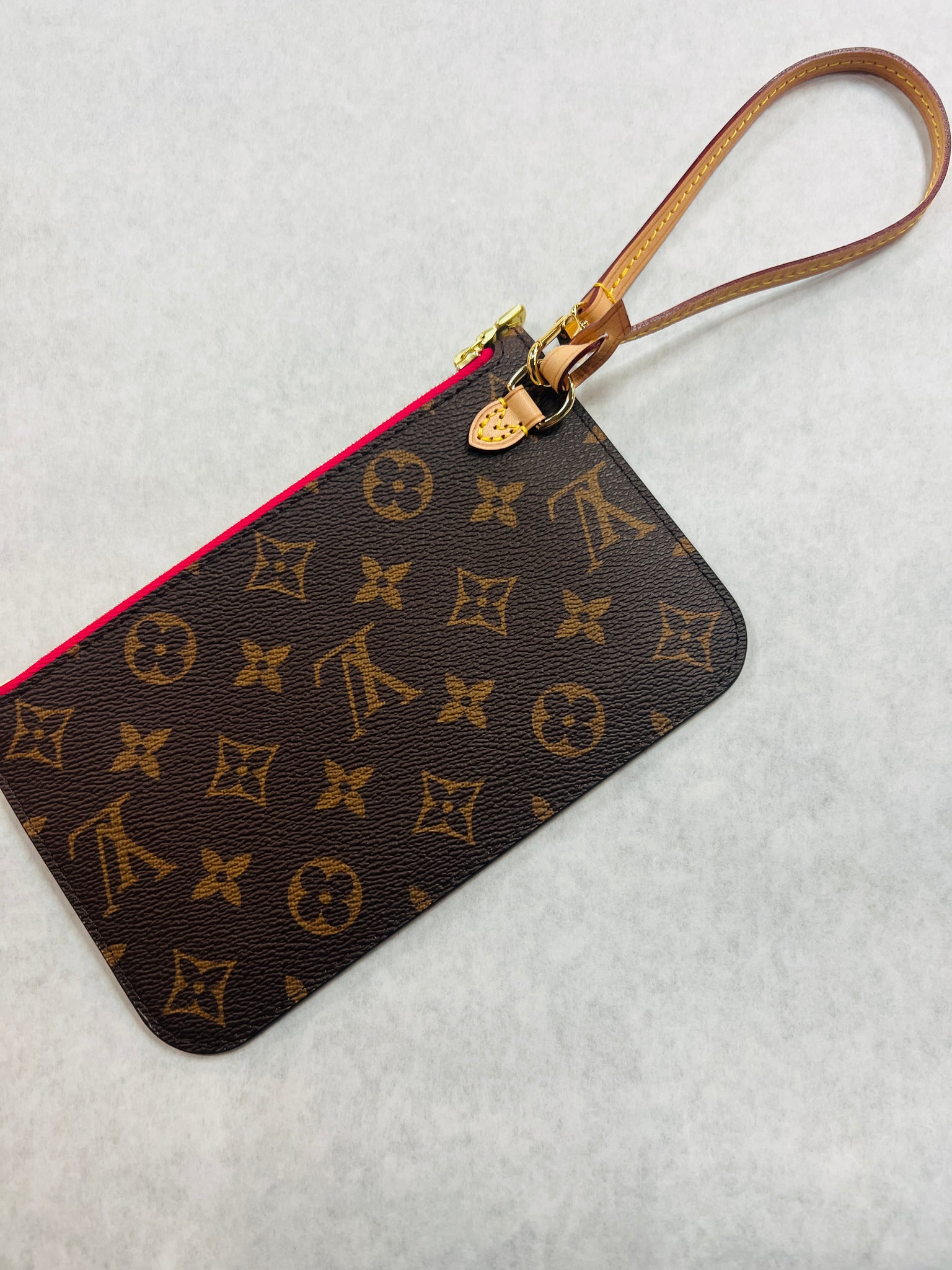 Used louis vuitton neverfull pochette / WRISTLET - LEATHER