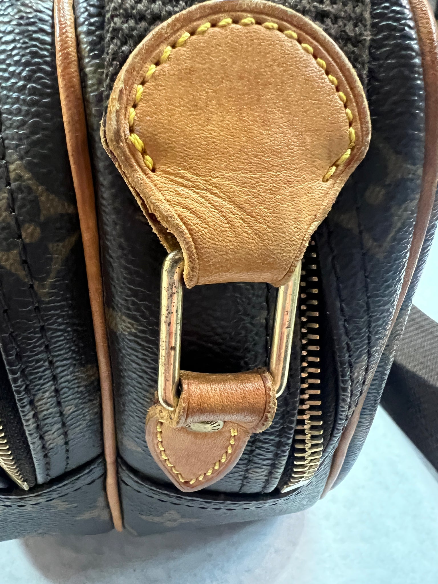 Louis Vuitton Monogram Reporter Bag – The Closet