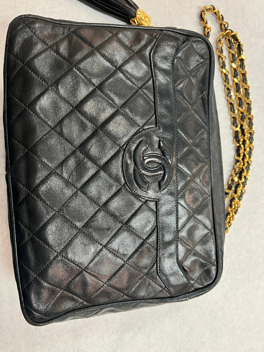Chanel Black Patent Leather Diamond CC Camera Bag Medium Q6BAST27K9003