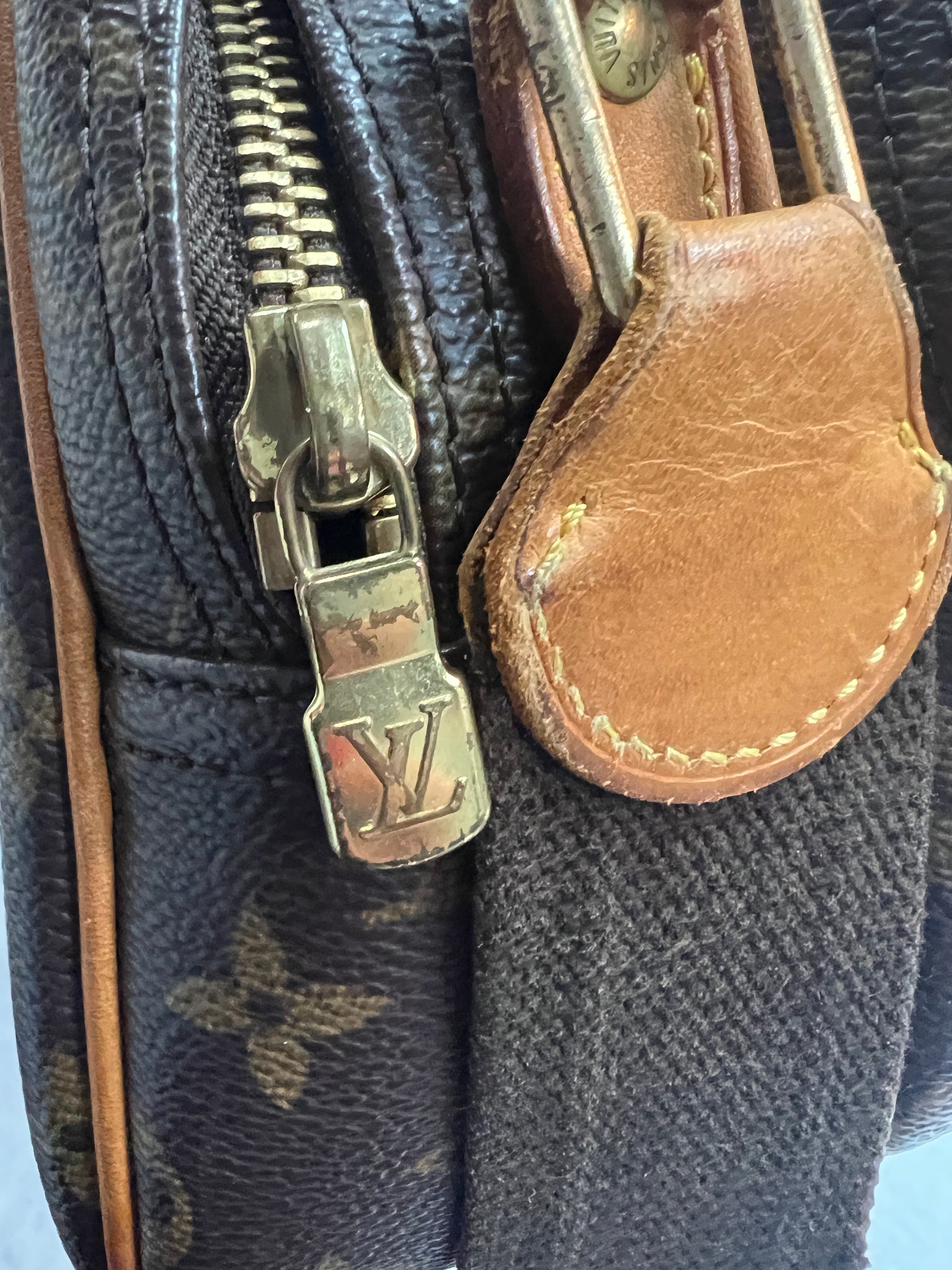 Louis Vuitton Monogram Reporter Bag – The Closet