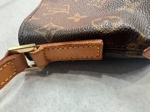 LOUIS VUITTON Monogram Trotteur 1130748