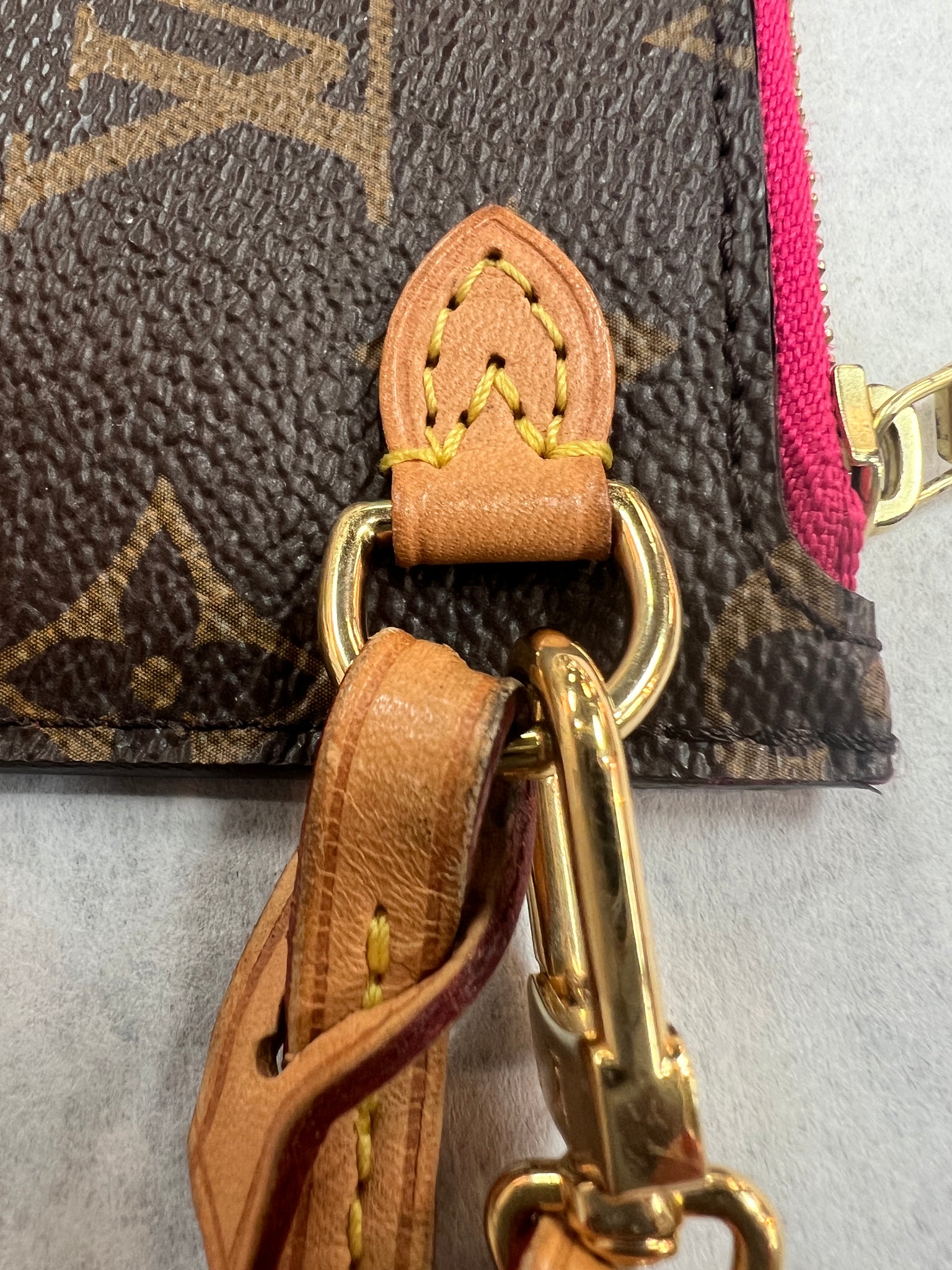 Authentic Louis Vuitton MM/GM Neverfull Pouch – Relics to Rhinestones