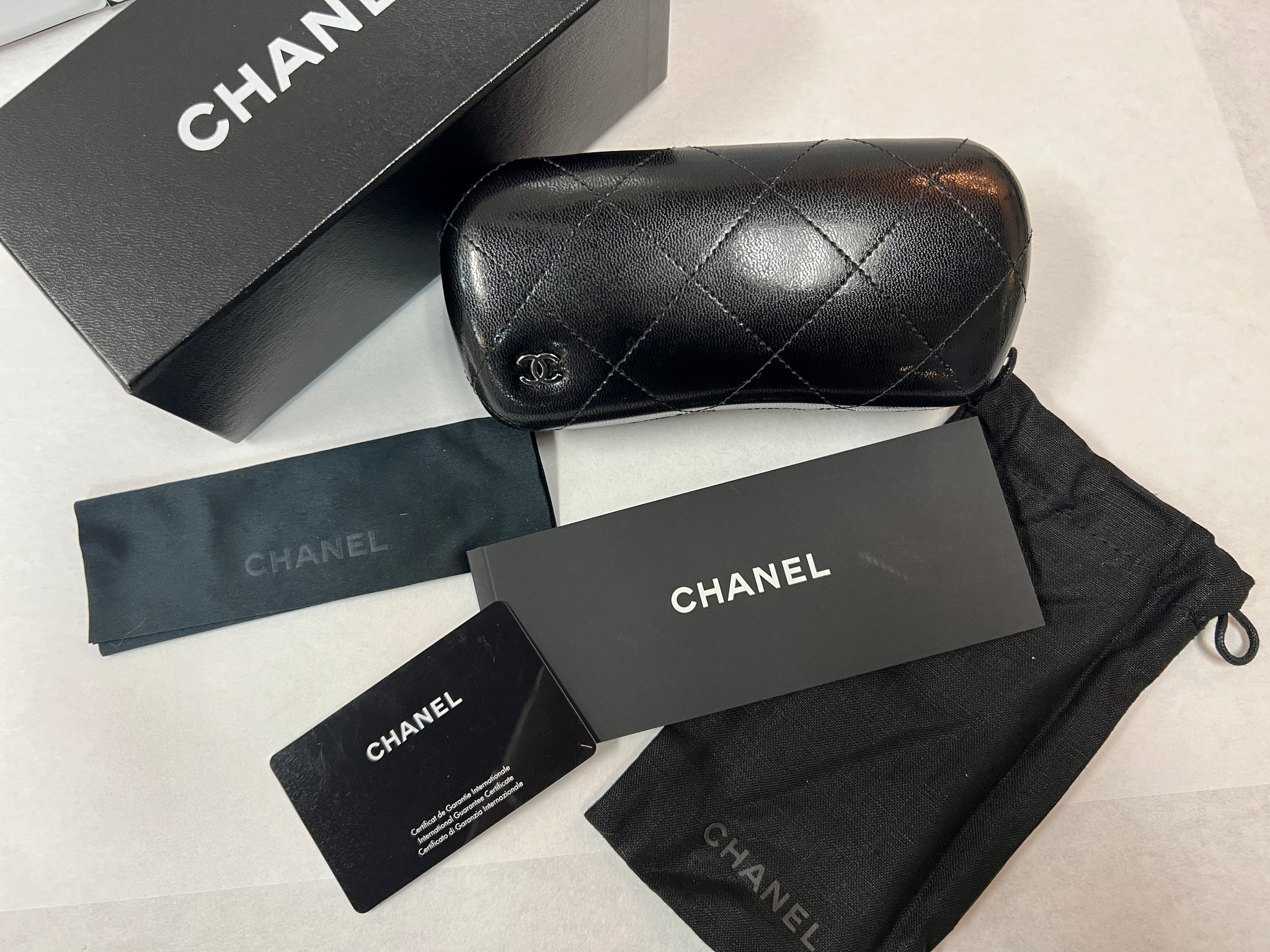 mere og mere Victor detektor Authentic Chanel Sunglasses Black 5203A w/Case – Relics to Rhinestones