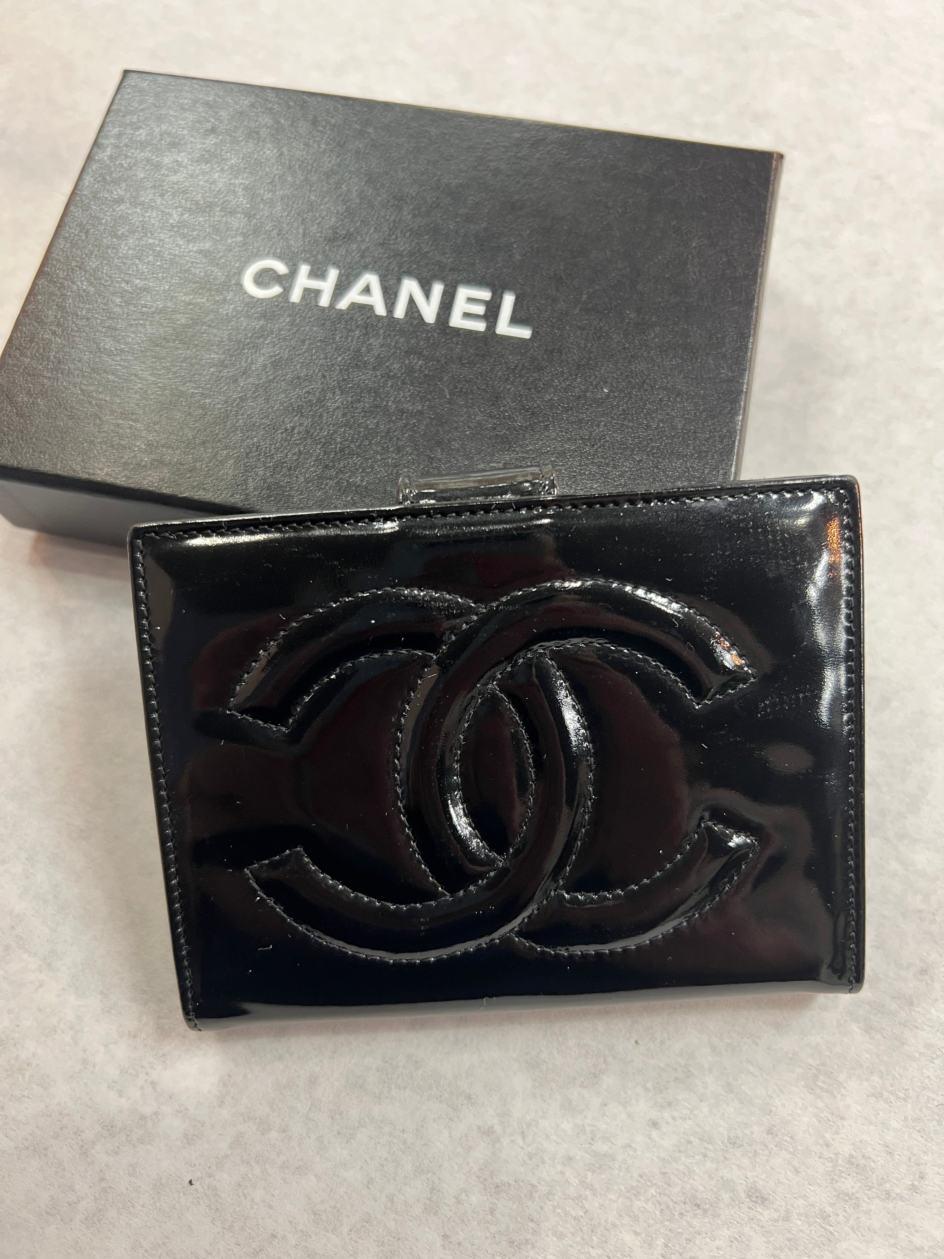 CHANEL #36714 Orange Patent Leather Folding Wallet – ALL YOUR BLISS