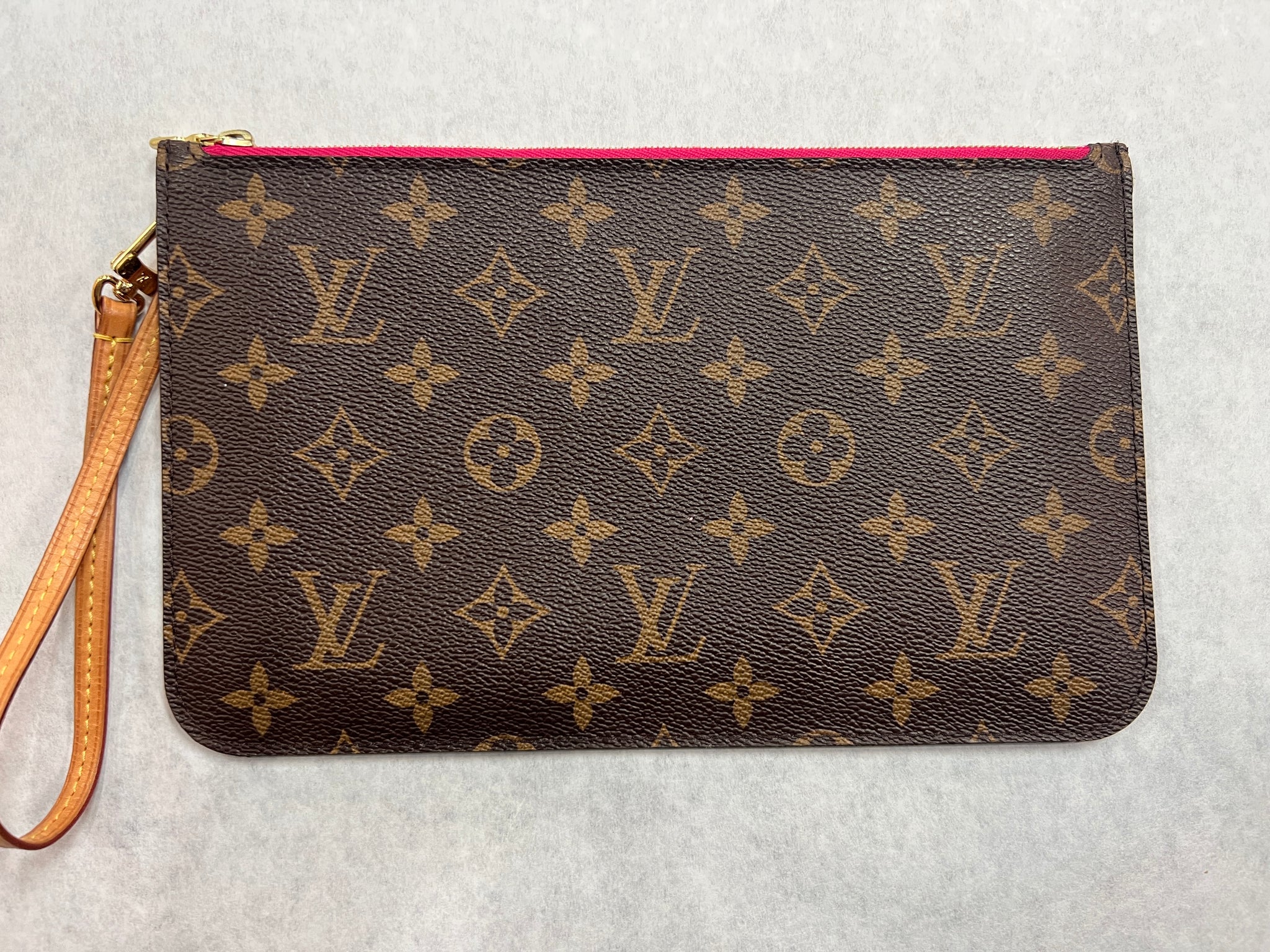 Louis vuitton neverfull mm pouch hotsell