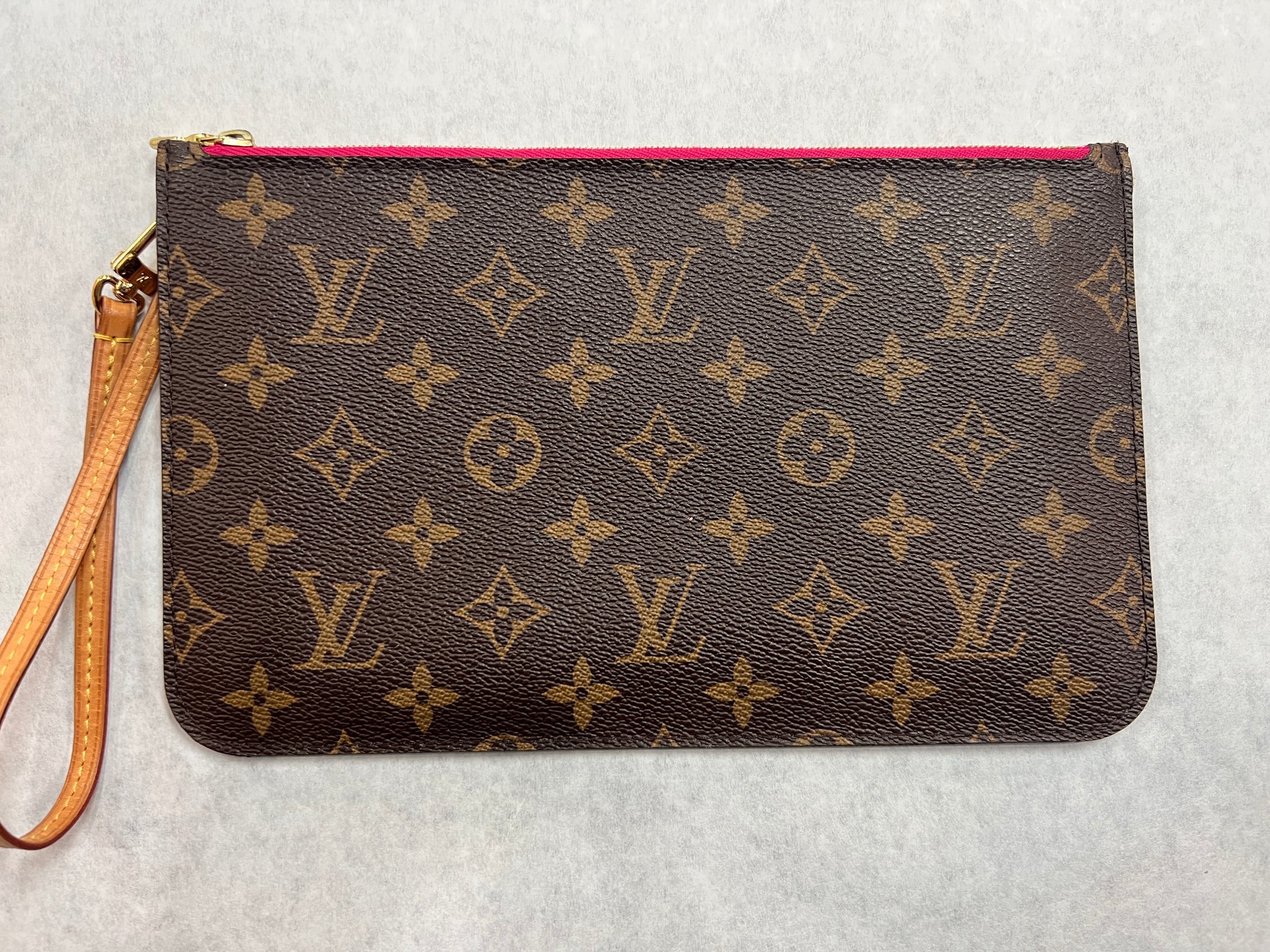 Authentic Louis Vuitton MM/GM Neverfull Pouch – Relics to Rhinestones