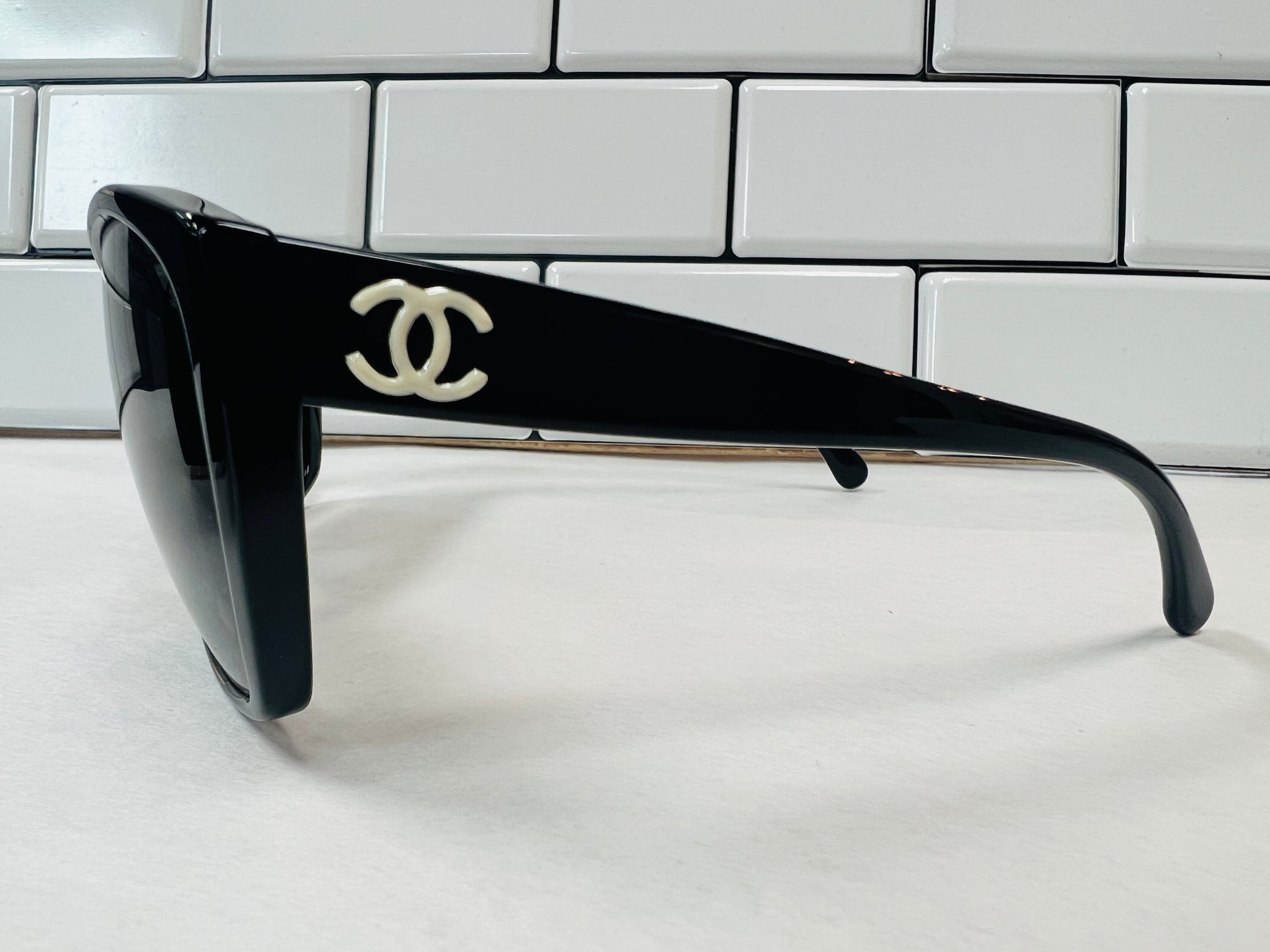 Chanel, sunglasses with CC rhinestones - Unique Designer Pieces