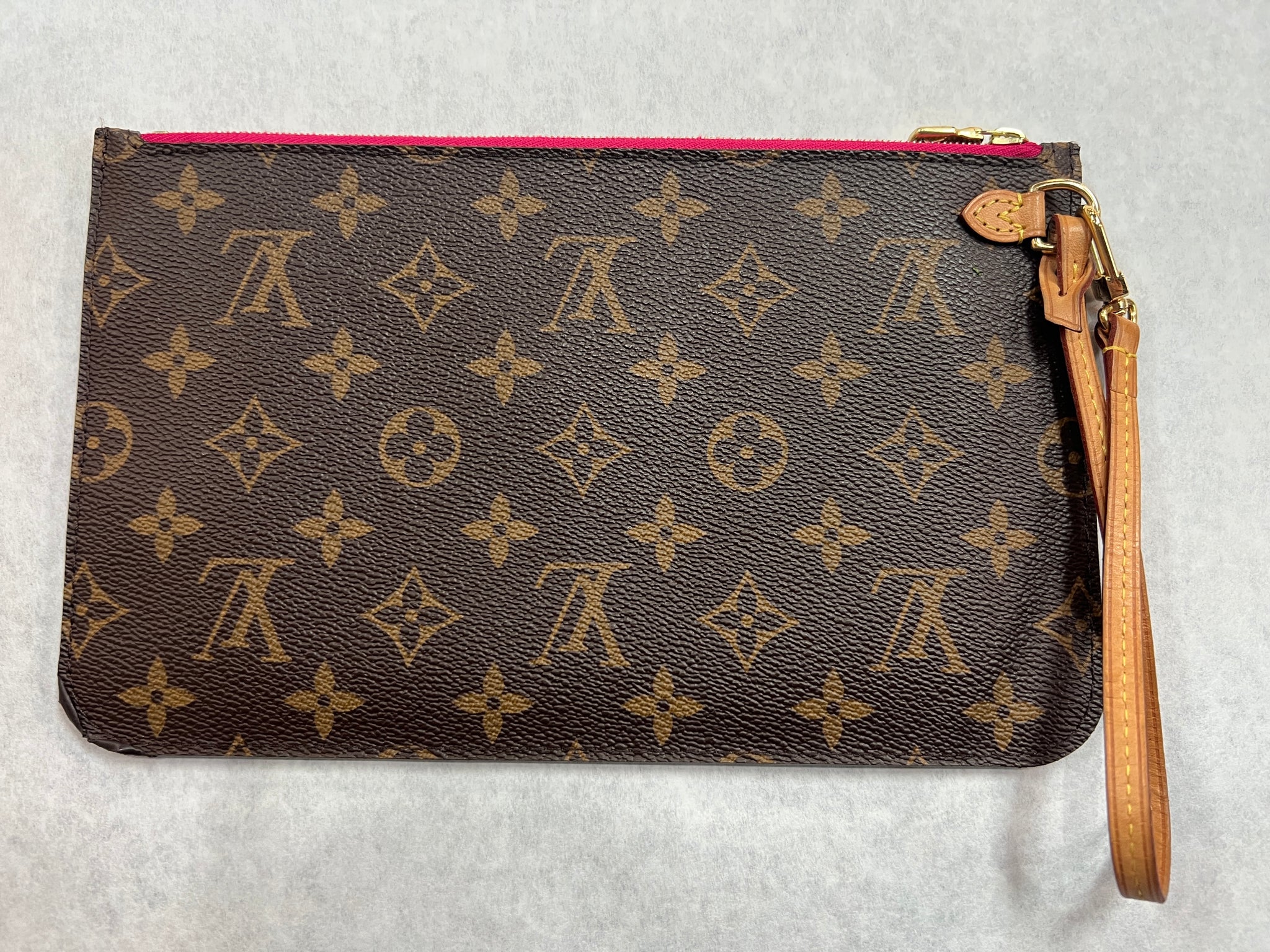Authentic Louis Vuitton MM/GM Neverfull Pouch – Relics to Rhinestones