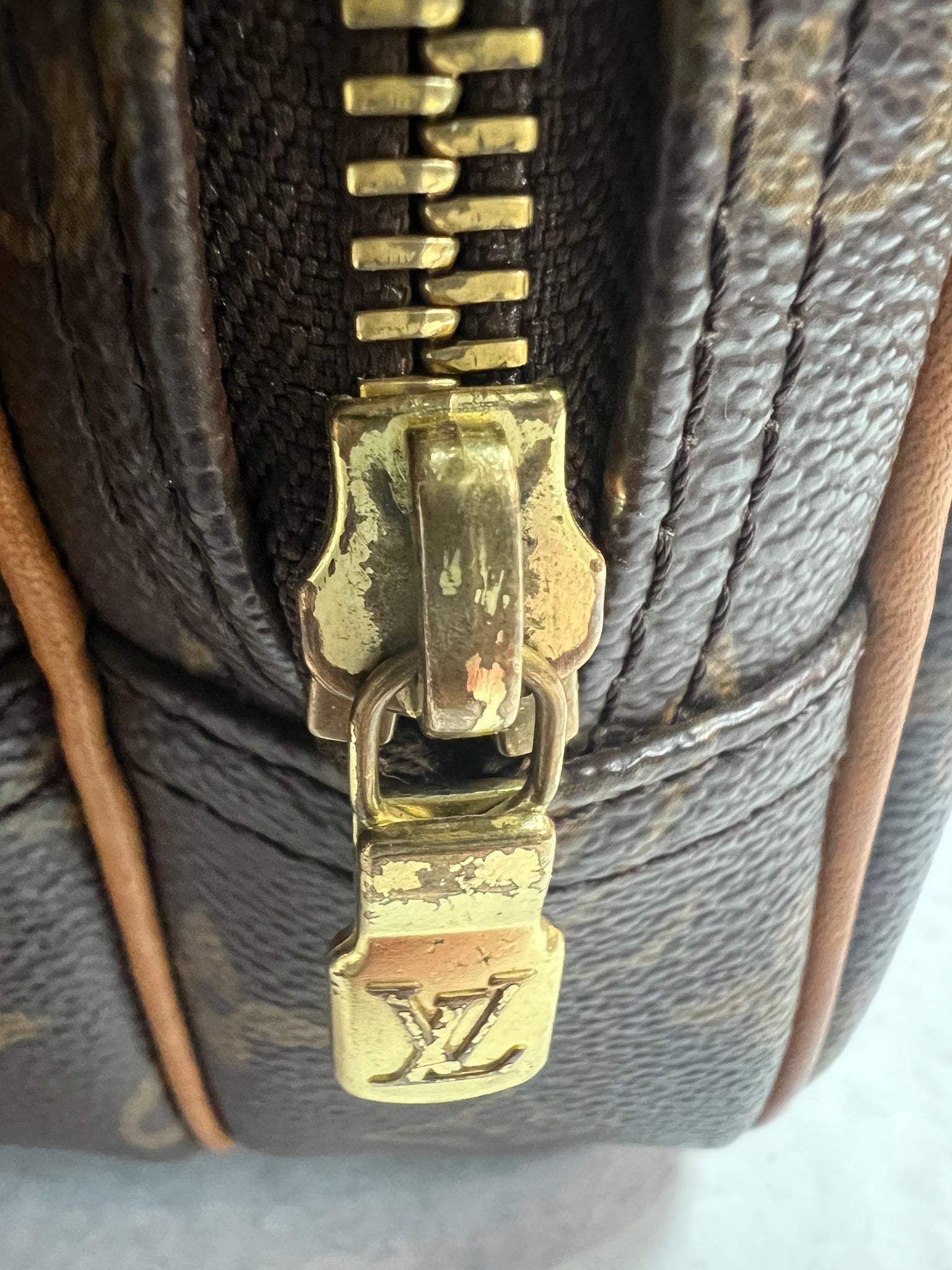 Louis Vuitton Monogram Reporter Bag – The Closet