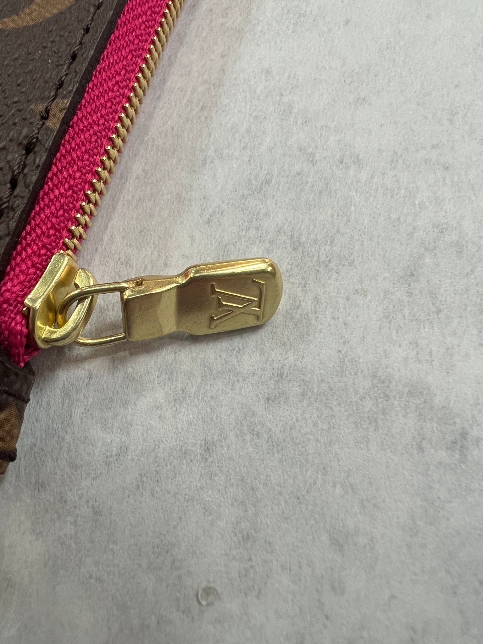 louis vuitton zipper bag