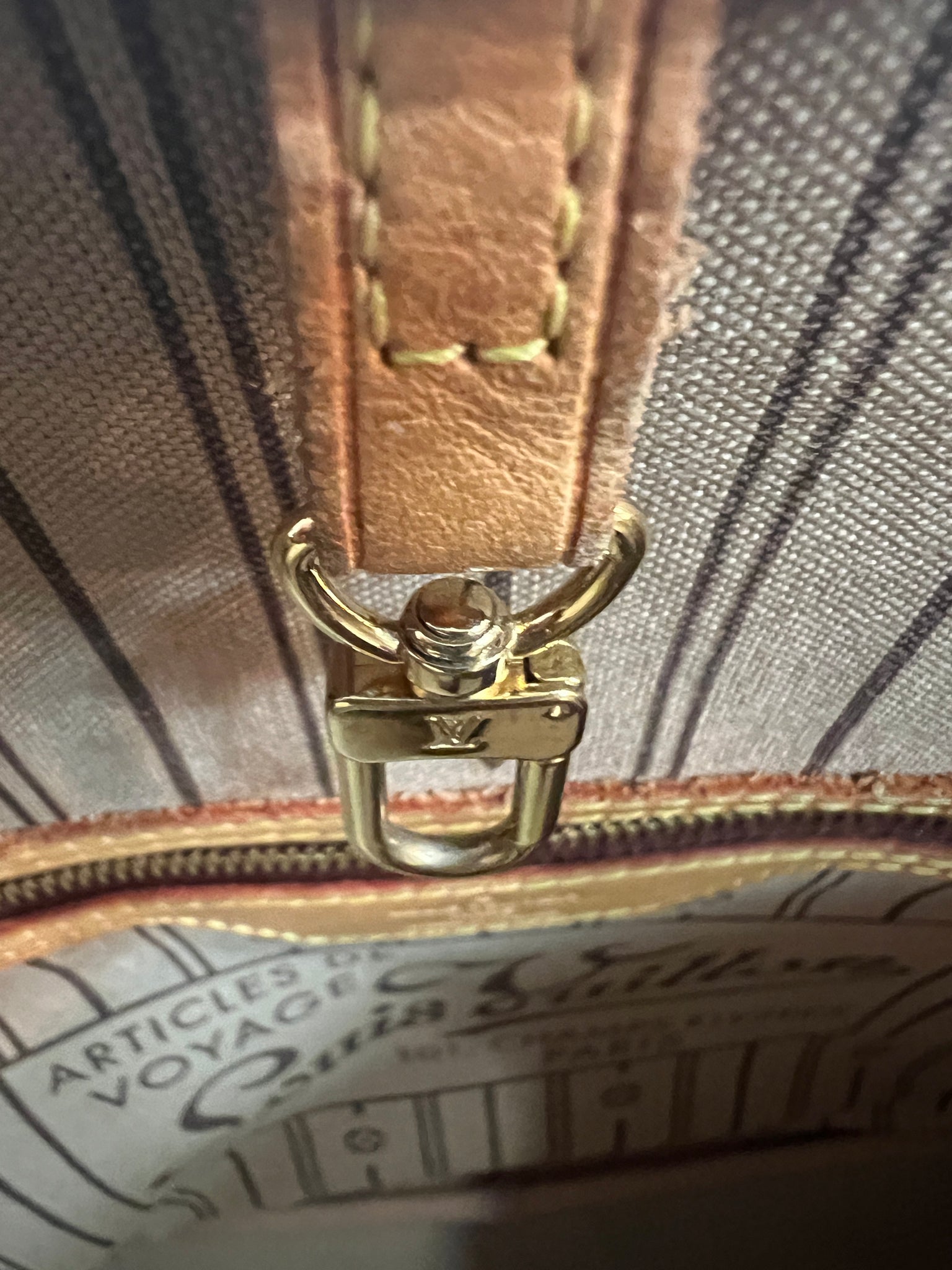 authentic lv neverfull inside