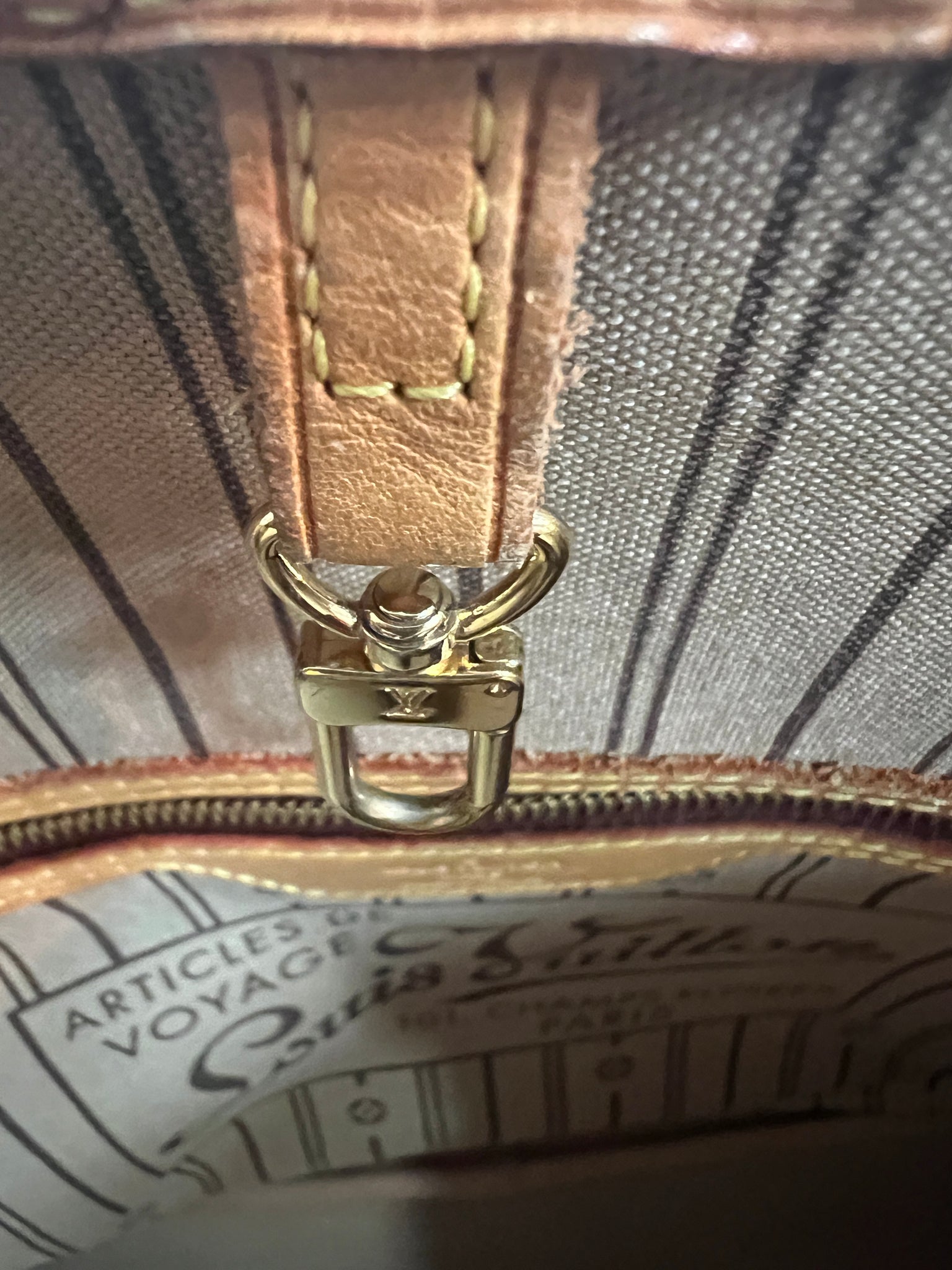 Authentic Louis Vuitton Monogram Neverfull MM w/ Beige Interior