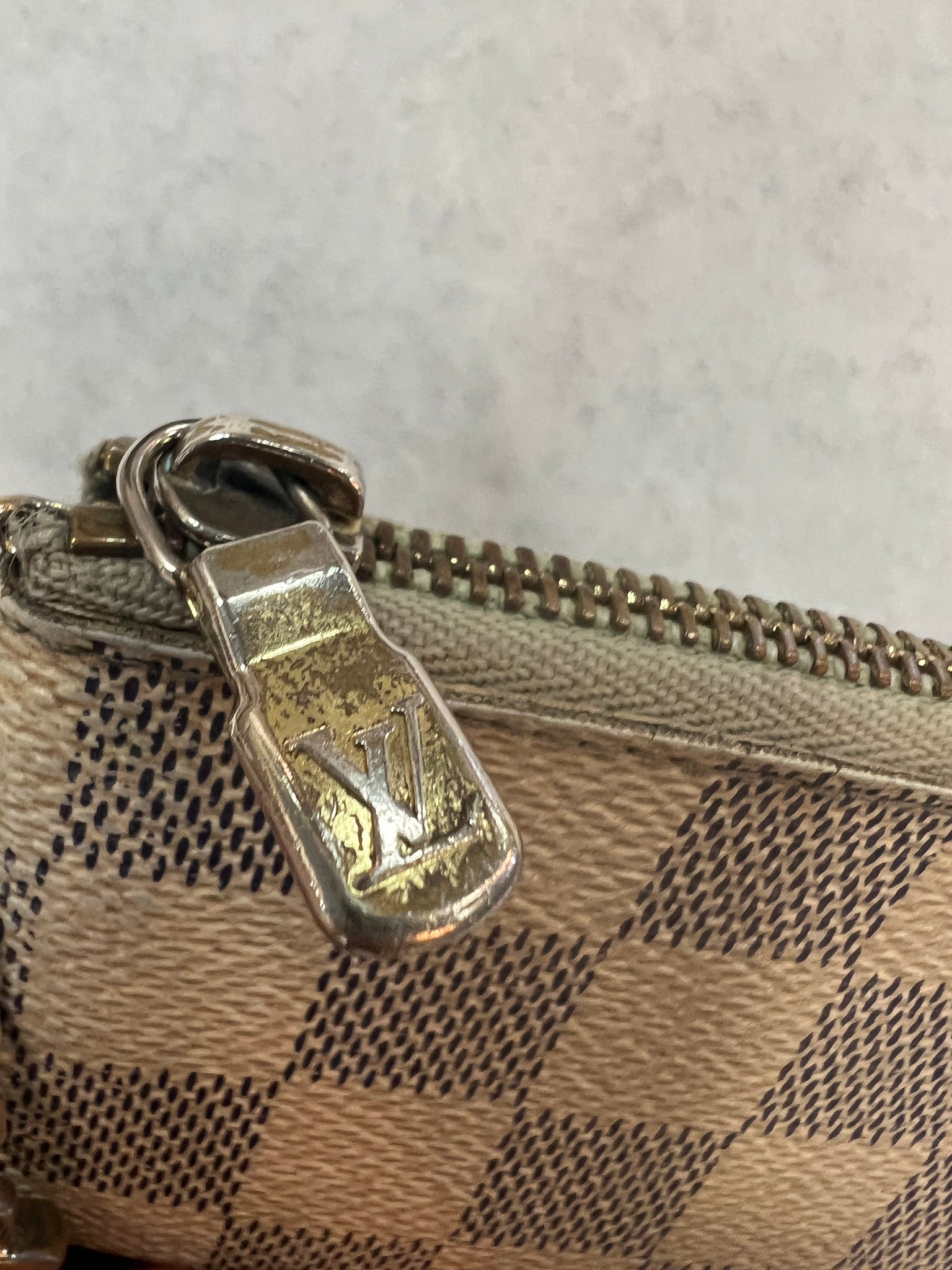 Authentic louis hotsell vuitton key pouch