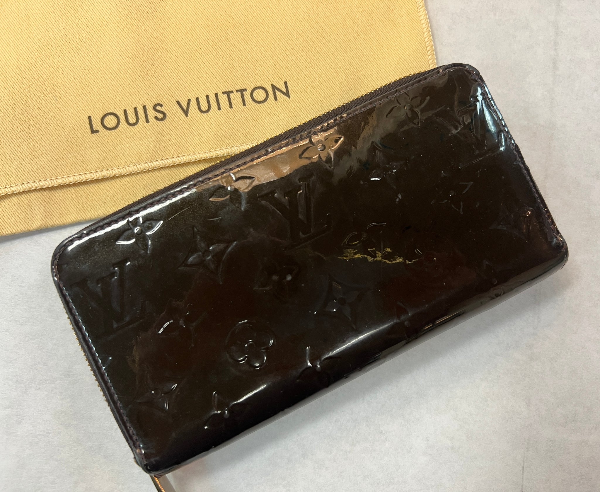 Louis Vuitton Monogram Vernis Zippy Wallet (SHF-O2jrNf) – LuxeDH