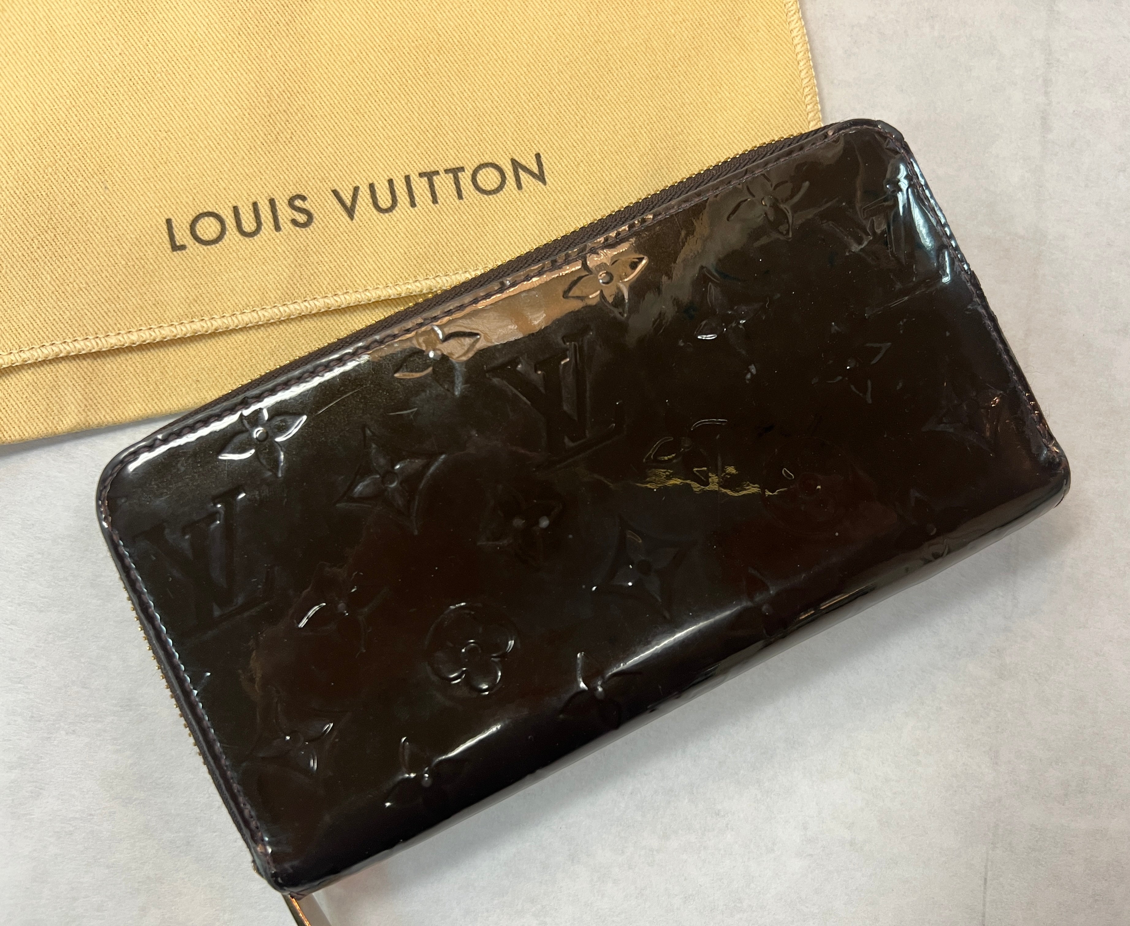 Louis Vuitton Monogram Vernis Zippy Compact Wallet – The Find Studio